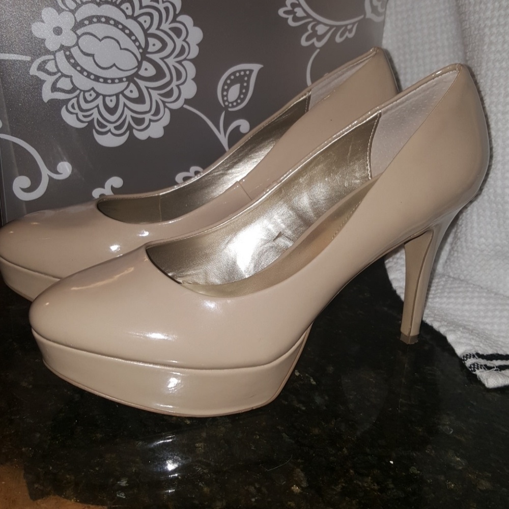 GUESS heels *8M*